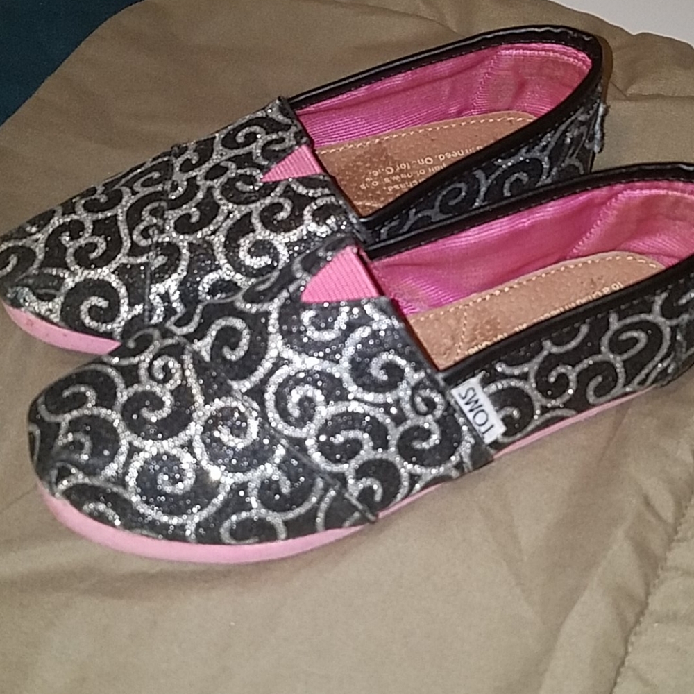 Girls Tom's shoes